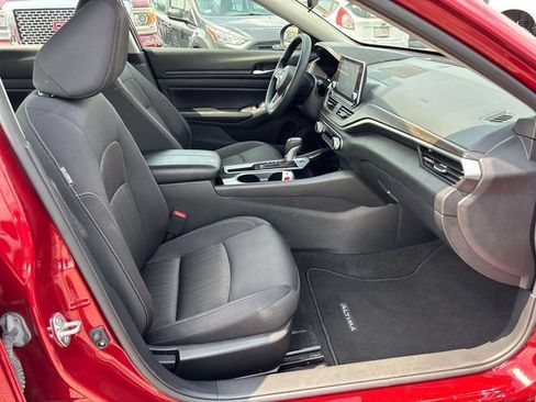 Used 2024 Nissan Altima 2.5 SV FWD image 20
