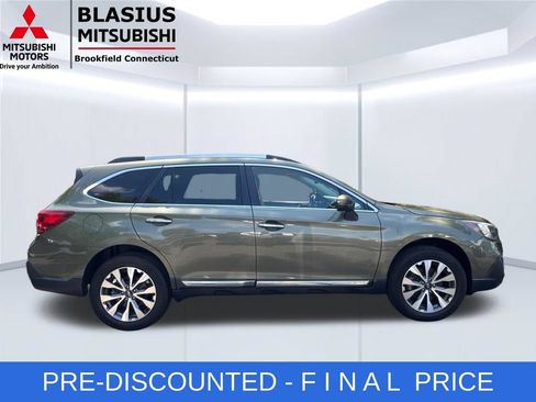 Used 2019 Subaru Outback 2.5i Touring AWD/4WD image 3