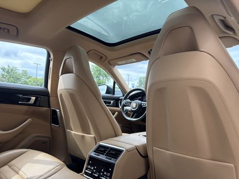 Used 2022 Porsche Panamera image 32