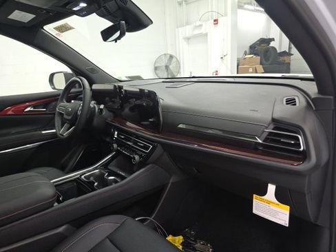 New 2026 Chevrolet Traverse Z71 w/ Enhanced Driving Package AWD/4WD image 26
