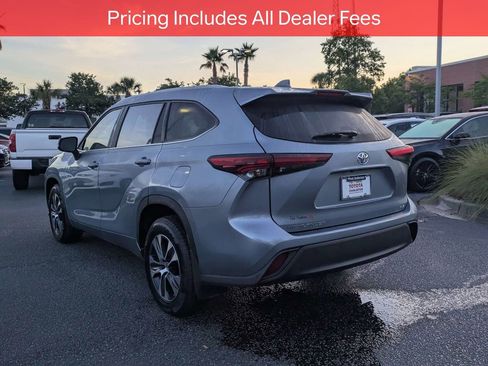 Certified 2024 Toyota Highlander XLE FWD image 7