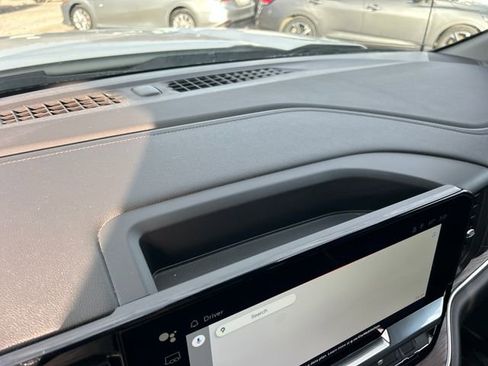 Used 2024 GMC Sierra 1500 SLT image 25