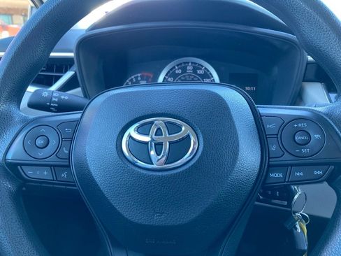 Used 2021 Toyota Corolla LE image 18