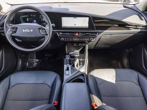 Certified 2024 Kia Niro EX FWD image 9