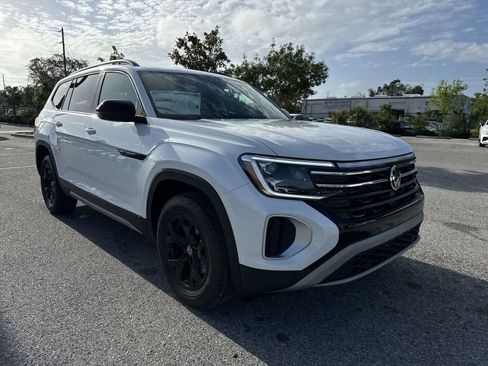 New 2026 Volkswagen Atlas Peak Edition AWD/4WD image 8