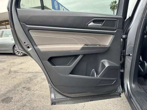 Certified 2022 Volkswagen Atlas Cross Sport SE image 24