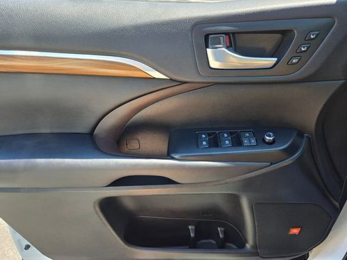 Used 2019 Toyota Highlander Limited AWD/4WD image 36