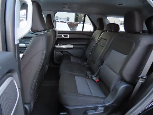 Used 2022 Ford Explorer XLT image 13