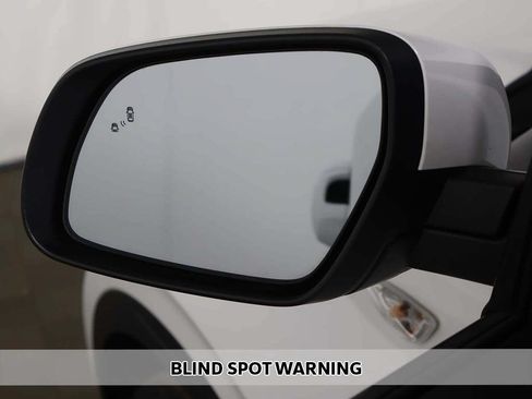 Certified 2024 Hyundai Venue SEL FWD image 4
