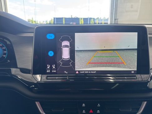 Used 2025 Volkswagen Atlas Cross Sport SE image 20