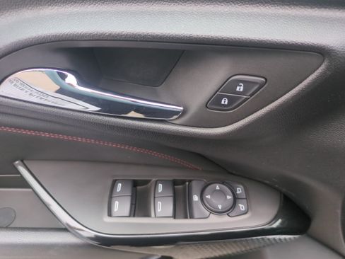 Used 2024 Chevrolet Trax RS FWD image 9