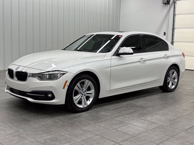 Used 2017 BMW 330i xDrive Sedan AWD/4WD image 5