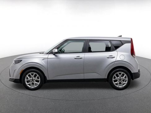 Used 2025 Kia Soul LX w/ LX Technology Package FWD image 4
