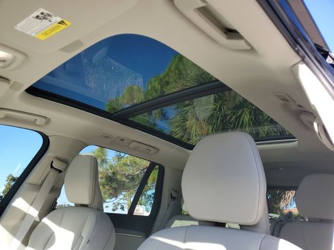 Certified 2025 Volvo XC90 T8 Plus w/ Protection Package Premier image 29