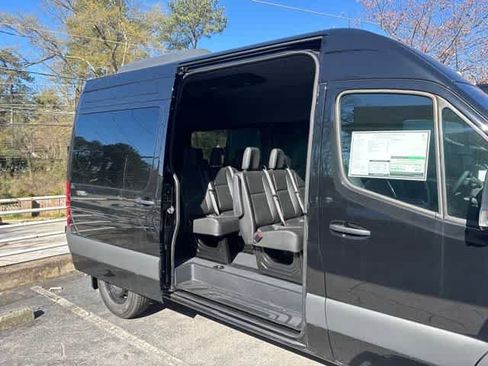 Used 2025 Mercedes-Benz Sprinter 2500 image 8