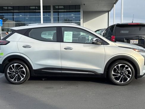 Used 2022 Chevrolet Bolt EUV Premier w/ Super Cruise Package image 2