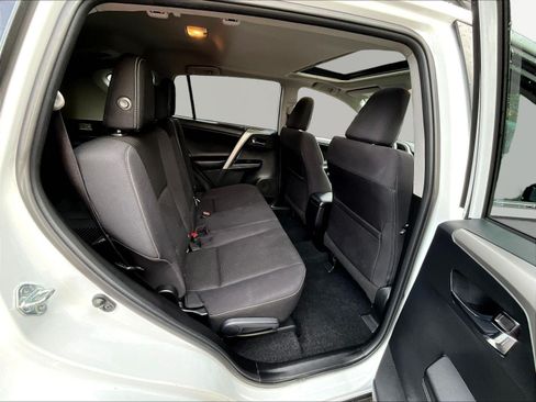 Used 2018 Toyota RAV4 XLE AWD/4WD image 25