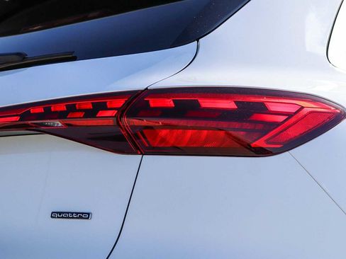 Used 2025 Audi Q5 Premium w/ Convenience Package image 10