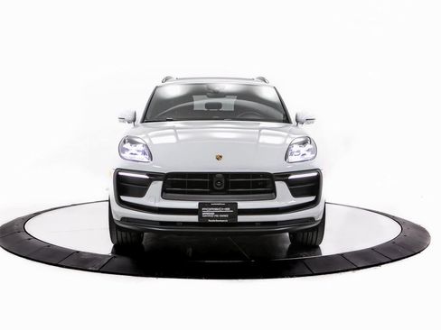 Certified 2024 Porsche Macan image 10