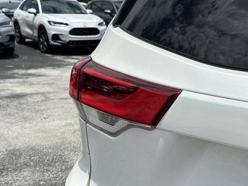 Used 2019 Toyota Highlander XLE AWD/4WD image 15