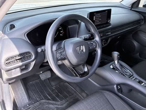 Used 2023 Honda HR-V LX image 2