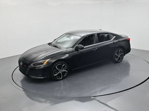 Used 2024 Nissan Altima 2.5 SR FWD image 41