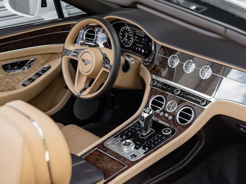 Used 2020 Bentley Continental GT image 30