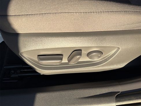 Used 2020 Toyota Camry LE image 14