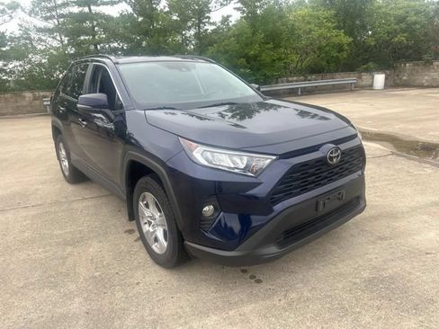Used 2020 Toyota RAV4 XLE w/ Convenience Package AWD/4WD image 2