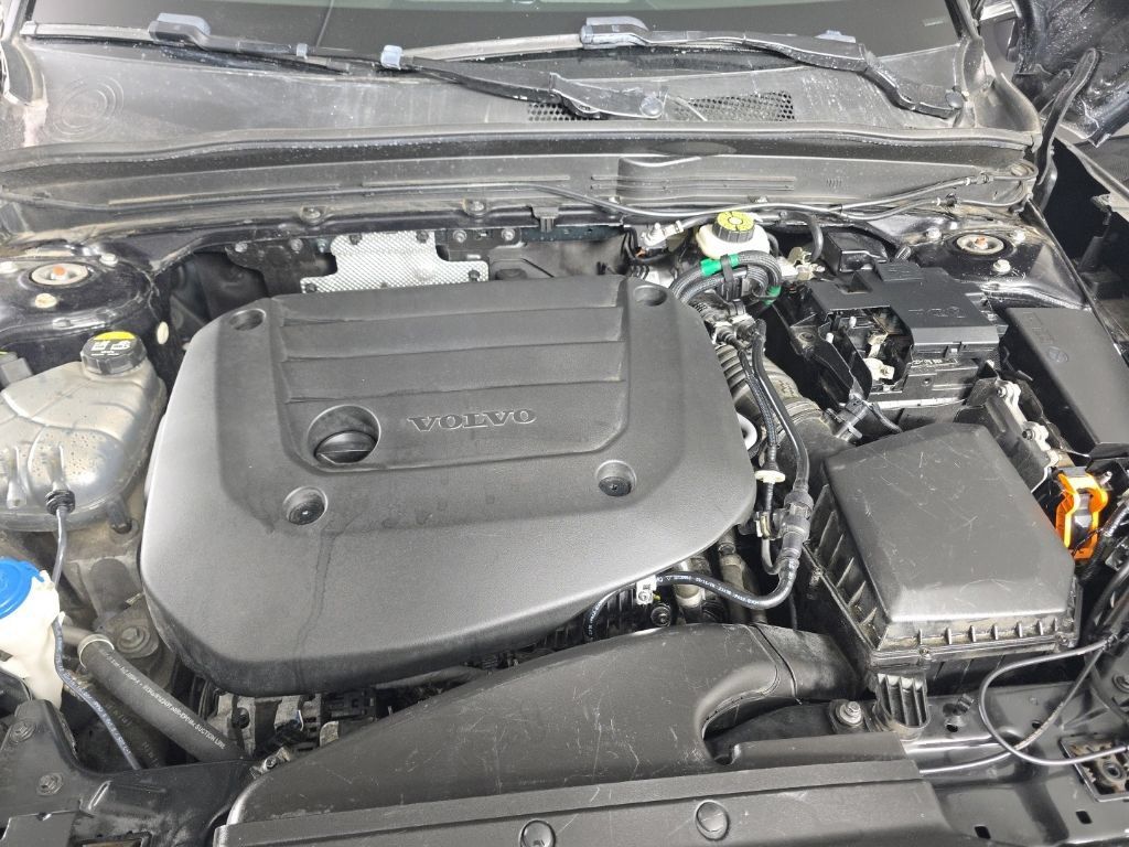 Used 2024 Volvo XC40 B5 Core AWD/4WD image 9