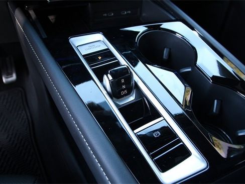 Certified 2025 Volkswagen Atlas Cross Sport SEL R-Line image 23