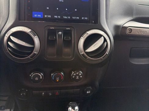 Used 2017 Jeep Wrangler Sport AWD/4WD image 16