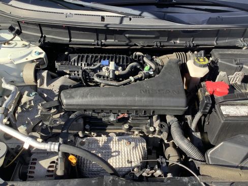 Used 2015 Nissan Rogue SV image 9