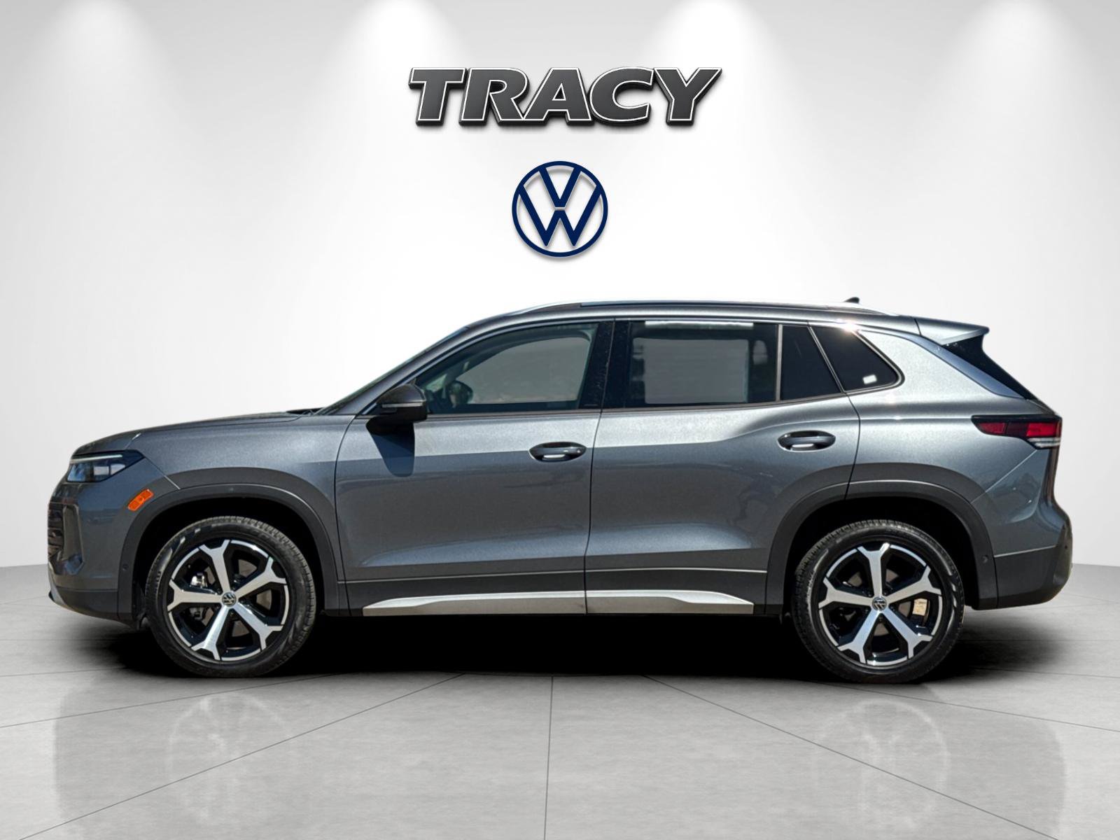 Used 2025 Volkswagen Tiguan SE AWD/4WD image 7