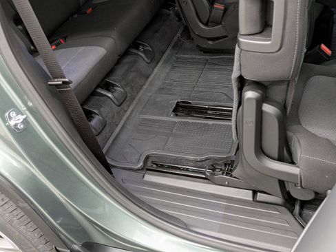 Used 2023 Chevrolet Traverse LT image 24