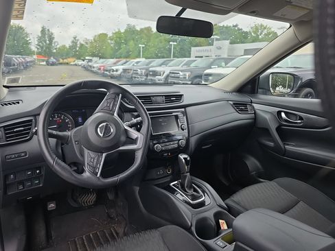 Used 2018 Nissan Rogue SV AWD/4WD image 19