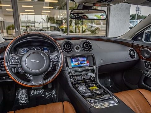 Used 2016 Jaguar XJ R-Sport AWD/4WD image 25