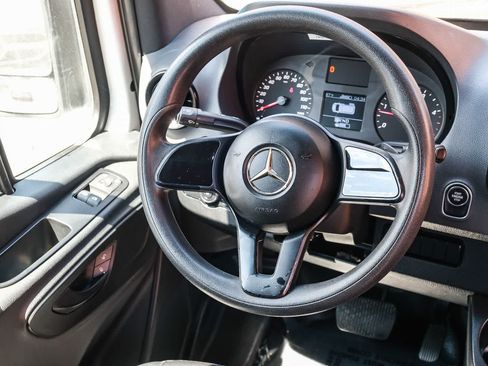 Used 2020 Mercedes-Benz Sprinter 2500 image 19