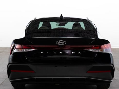 Used 2024 Hyundai Elantra SEL FWD image 10