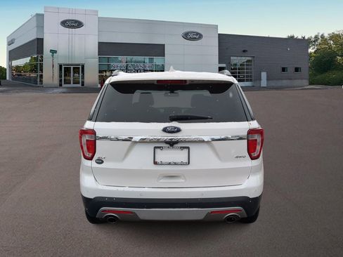 Used 2017 Ford Explorer XLT w/ Equipment Group 202A image 10