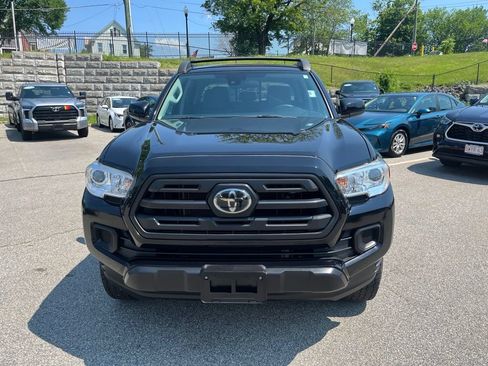 Used 2019 Toyota Tacoma SR w/ SR Convenience Package AWD/4WD image 2