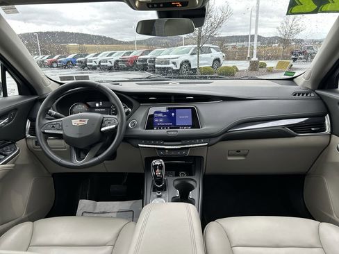 Used 2022 Cadillac XT4 Luxury w/ Cold Weather Package image 16