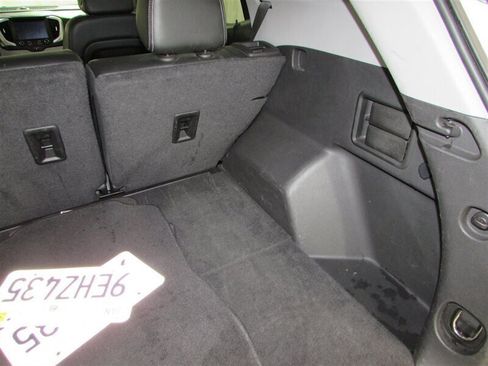 Used 2023 GMC Terrain SLT image 48