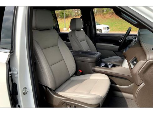 Used 2024 Chevrolet Tahoe LT w/ LT Signature Package image 7