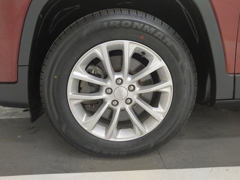 Used 2019 Jeep Cherokee Latitude w/ Cold Weather Group AWD/4WD image 31