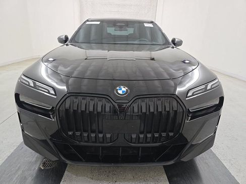 Used 2023 BMW 740i w/ Parking Assistance Package RWD image 3