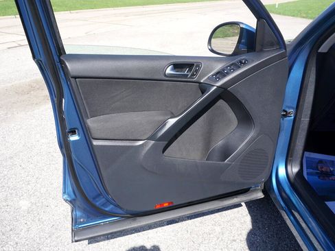 Used 2018 Volkswagen Tiguan Limited w/ Premium Package image 23