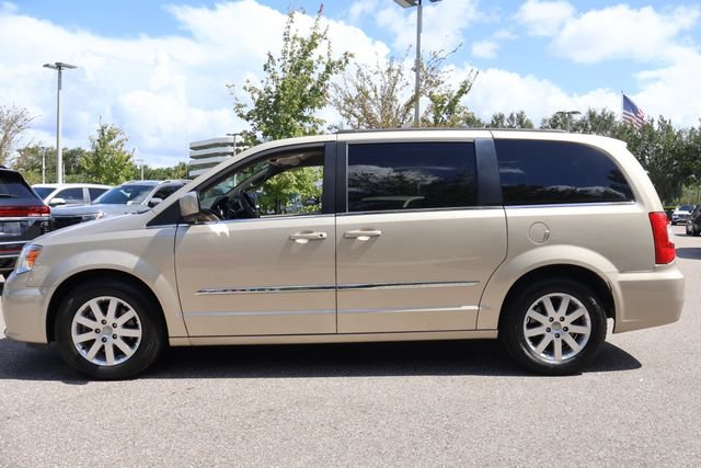 Used 2015 Chrysler Town & Country Touring FWD image 5
