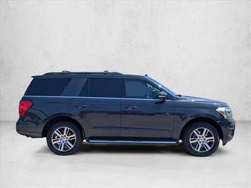 Used 2022 Ford Expedition XLT RWD image 4