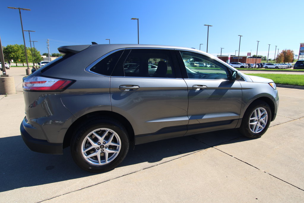 Used 2024 Ford Edge SEL AWD/4WD image 5